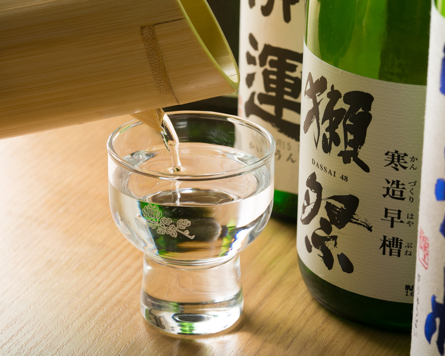 グラスに継がれた酒